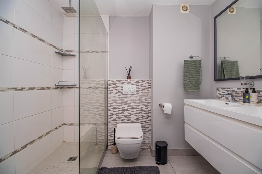2 Bedroom Property for Sale in Goose Valley Western Cape
